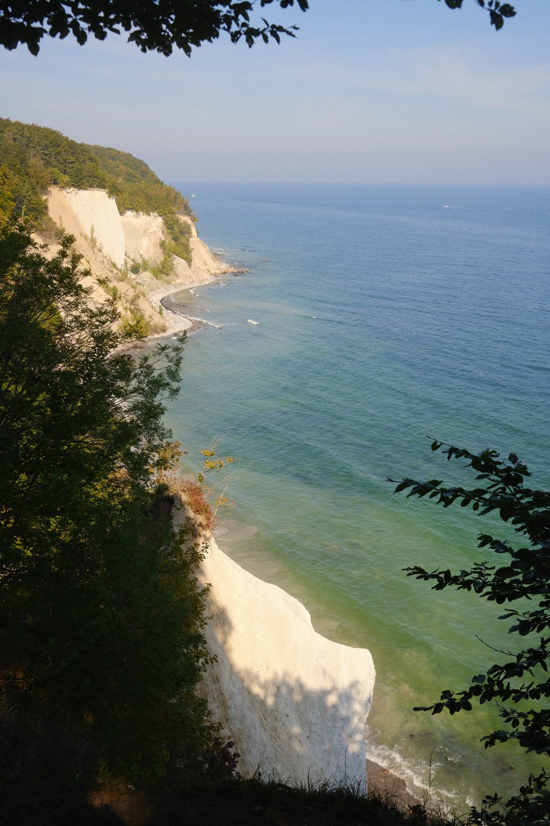 Kreideküste von oben, türkises Wasser